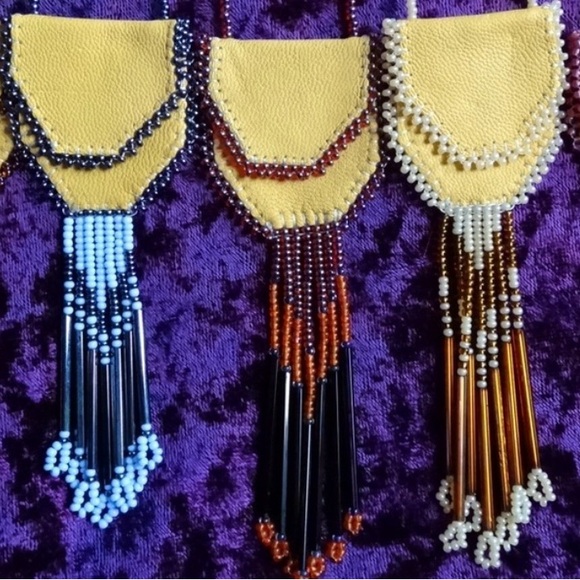 *READ DESCRIPTION* Native American Beaded Medicine Bag Necklace - Picture 2 of 5